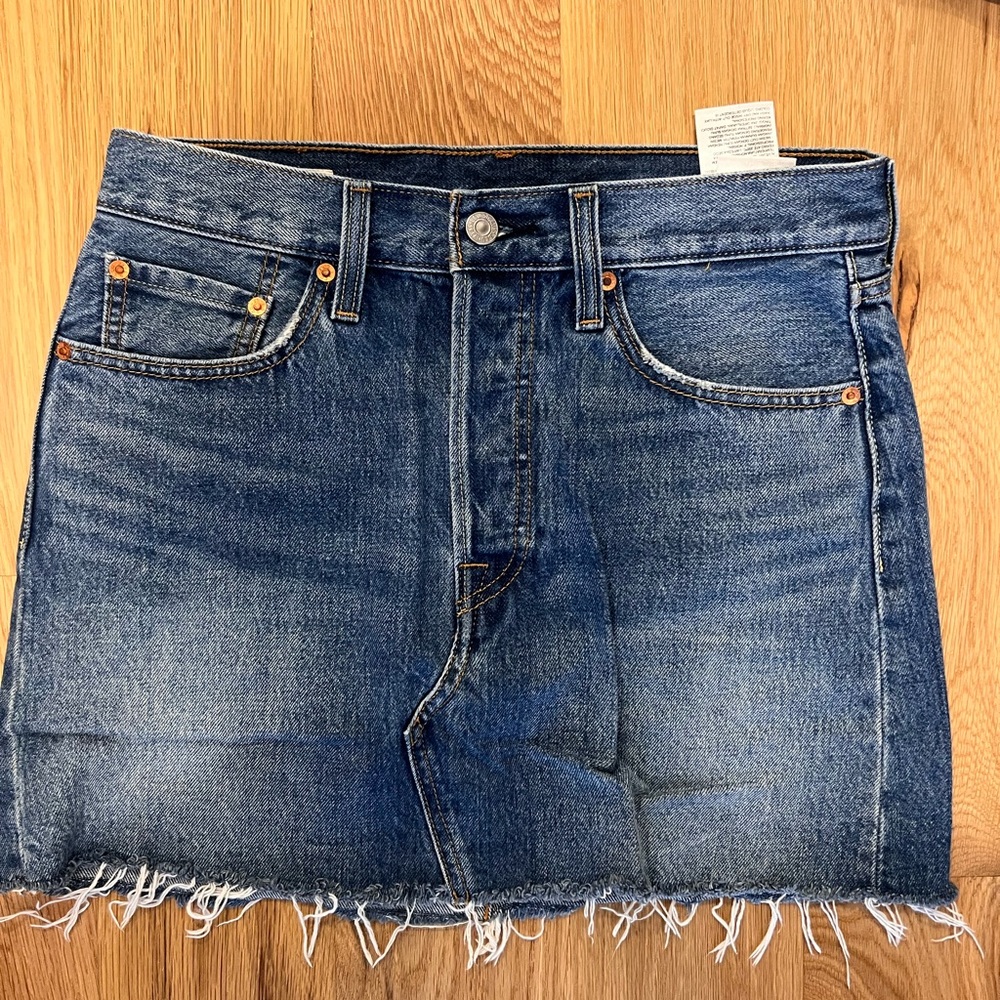 Levi’s jean skirt - size 28